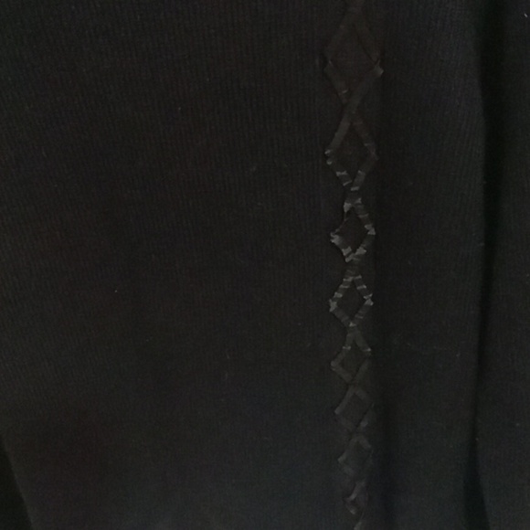 (147) LIZ CLAIBORNE BLACK PULLOVER LONG SLEEVES SWEATER WITH LACING - Picture 2 of 8